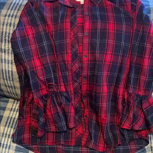 Button up collar shirt with flare sleeves - Picture 2 of 3